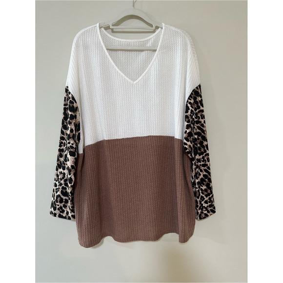 SHEIN Tops - Boho Leopard SHEIN V-Neck Top 2XL White Brown Colorblock Waffle Knit
